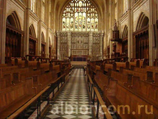 Cheltenham College. В школьной церкви